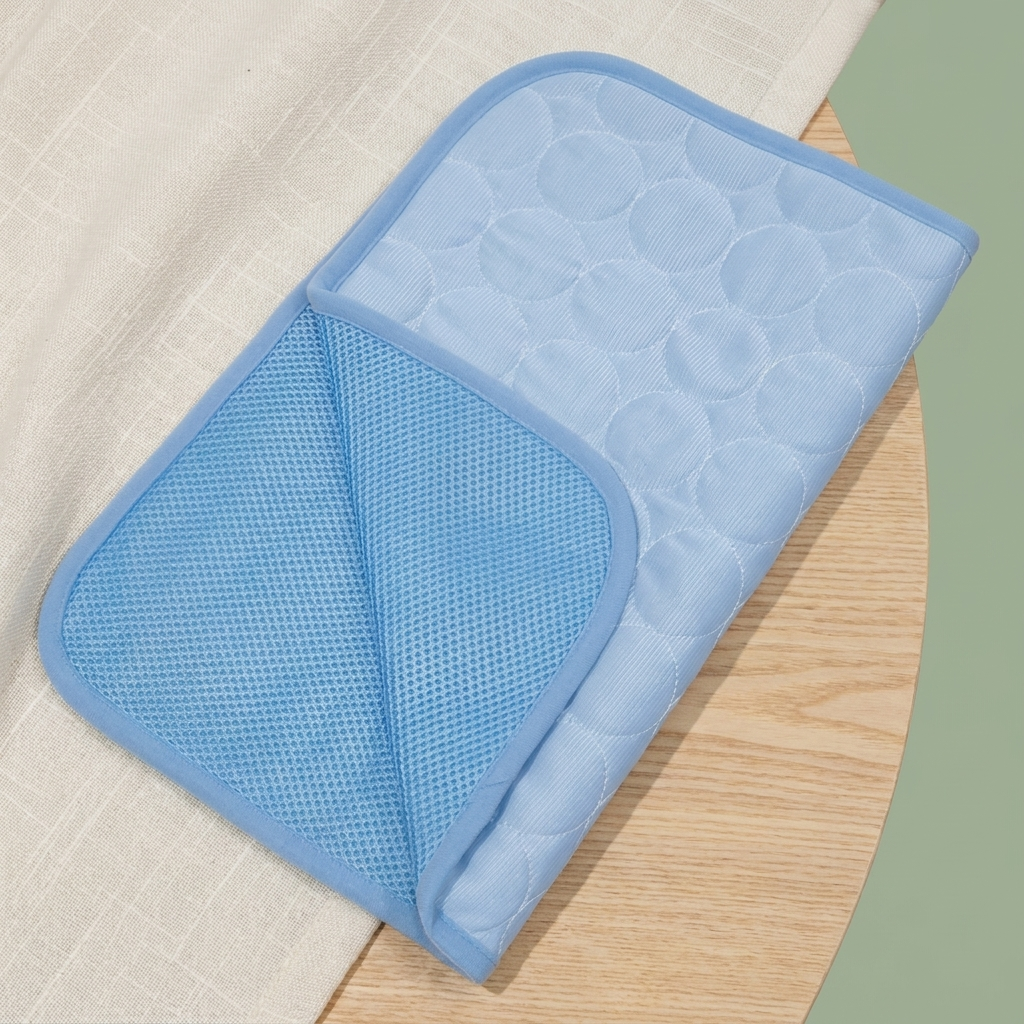 Tapis rafraîchissant Plouki plié — face matelassée et face mesh